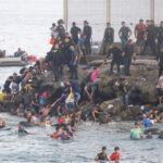 Kurzzeitiger Flüchtlingsansturm in Ceuta